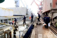 北美國際空運(yùn)-送“?！鄙洗叿烂窬c中國船員一起過“小年”