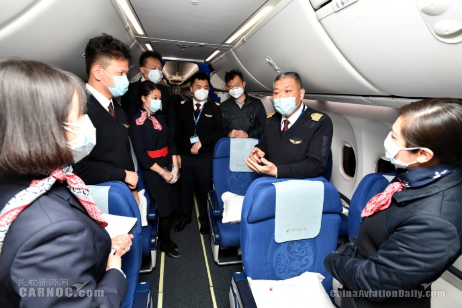 海運價格-東航包機(jī)伴著鼠年鐘聲起飛 運送上海首批136名醫(yī)護(hù)人員馳援武漢