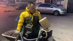 歐洲國際國際快遞-快遞小哥的春節(jié)模式：負(fù)責(zé)人留守派件，發(fā)3倍工資+紅包