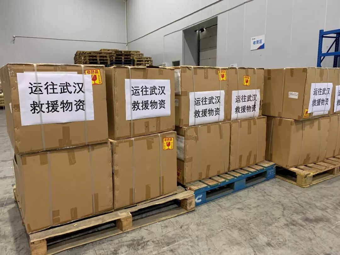 嘉定物流企業(yè)星夜馳援，加配醫(yī)用物資抵達(dá)武漢