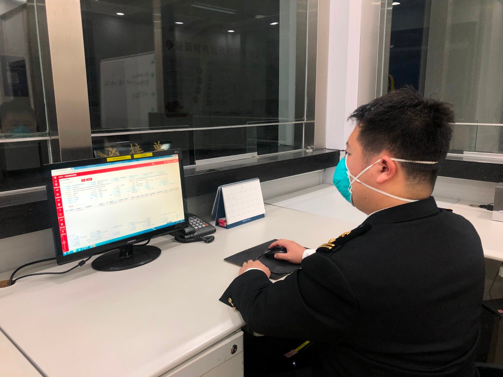 口罩進(jìn)口海關(guān)比企業(yè)更急通關(guān)比物流更快