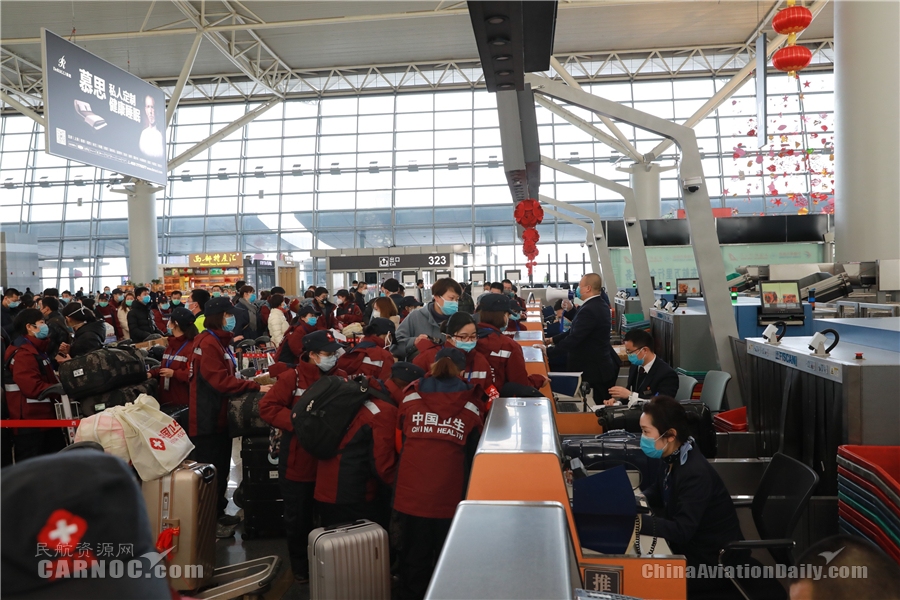 法國空運(yùn)-1天3架 東航包機(jī)運(yùn)送南京西安太原三地的357名醫(yī)護(hù)人員再援武漢