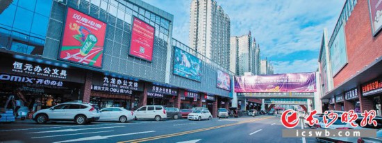 　　今年高橋大市場(chǎng)啟動(dòng)新一輪改造，文體用品城已率先完成提質(zhì)。 廖一都 攝