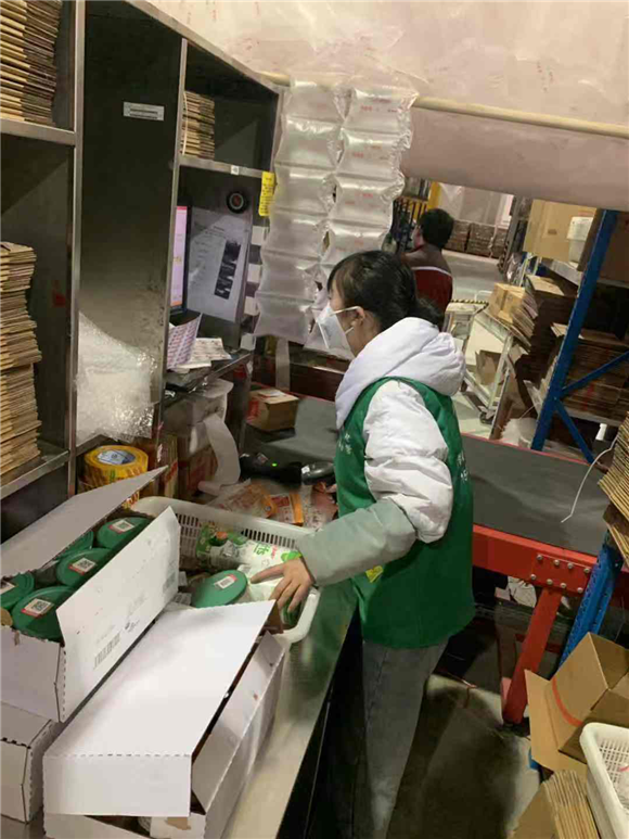 寧波保稅區(qū)人力資源機(jī)構(gòu)全力保障 民生企業(yè)正常運(yùn)轉(zhuǎn)共戰(zhàn)疫情