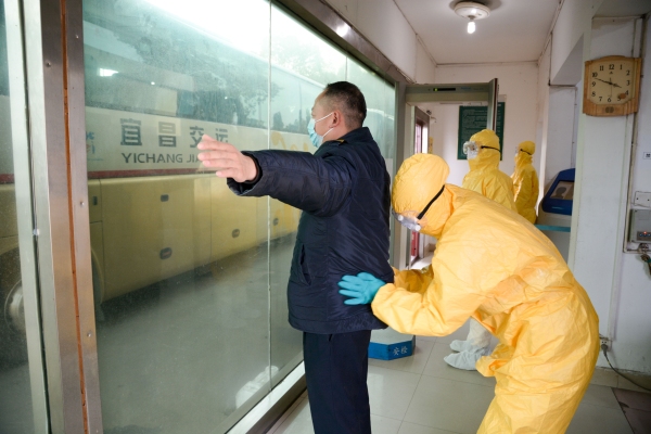 非洲國際國際快遞-宜建鐘情|三峽機場圓滿完成福建首批對口支援醫(yī)療隊包機保障任務(wù)