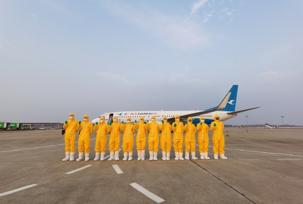 非洲國際國際快遞-宜建鐘情|三峽機場圓滿完成福建首批對口支援醫(yī)療隊包機保障任務(wù)