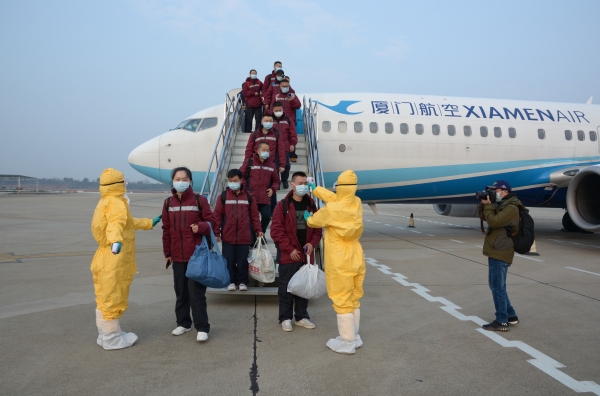非洲國際國際快遞-宜建鐘情|三峽機場圓滿完成福建首批對口支援醫(yī)療隊包機保障任務(wù)