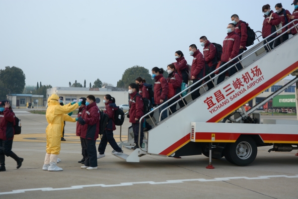 非洲國際國際快遞-宜建鐘情|三峽機場圓滿完成福建首批對口支援醫(yī)療隊包機保障任務(wù)