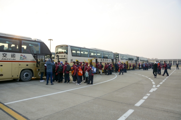 非洲國際國際快遞-宜建鐘情|三峽機場圓滿完成福建首批對口支援醫(yī)療隊包機保障任務(wù)