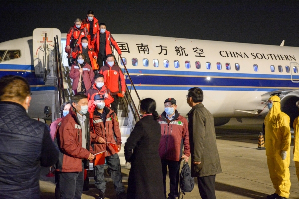 非洲國際國際快遞-宜建鐘情|三峽機場圓滿完成福建首批對口支援醫(yī)療隊包機保障任務(wù)