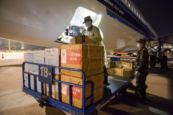 非洲國際國際快遞-宜建鐘情|三峽機場圓滿完成福建首批對口支援醫(yī)療隊包機保障任務(wù)