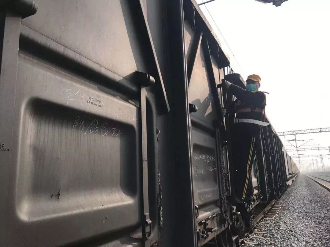 鐵路快運民生物資? 500噸牛奶今乘班列運抵武漢