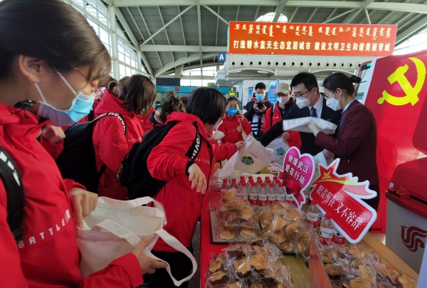 烏克蘭航空-國航內(nèi)蒙古公司再派兩架飛機(jī)護(hù)送內(nèi)蒙古第八批醫(yī)療隊(duì)增援武漢