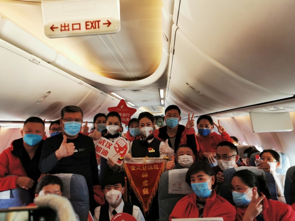 烏克蘭航空-國航內(nèi)蒙古公司再派兩架飛機(jī)護(hù)送內(nèi)蒙古第八批醫(yī)療隊(duì)增援武漢