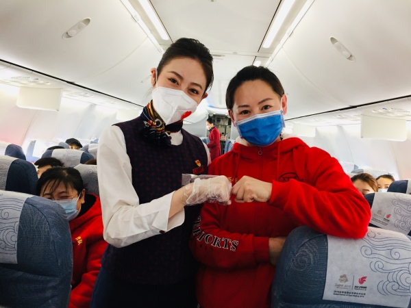 烏克蘭航空-國航內(nèi)蒙古公司再派兩架飛機(jī)護(hù)送內(nèi)蒙古第八批醫(yī)療隊(duì)增援武漢