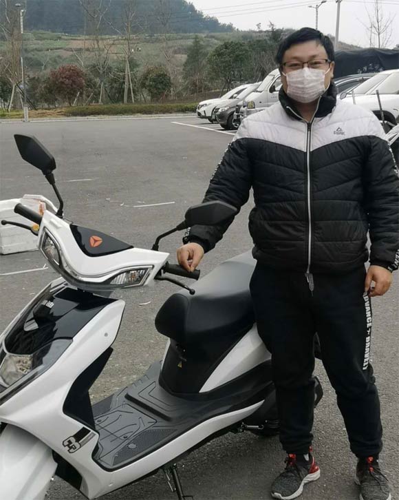 用戶成功收到由日日順物流送裝一體的電動(dòng)車(chē)