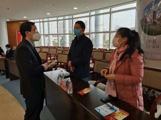 股份制銀行以金融活水支持復(fù)工復(fù)產(chǎn) 彰顯責(zé)任擔(dān)當(dāng)