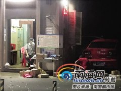 
fedex-?？诙鄠€(gè)小區(qū)外設(shè)“快遞臨時(shí)存放點(diǎn)”無(wú)人看管 業(yè)主：化妝品丟了 西瓜也