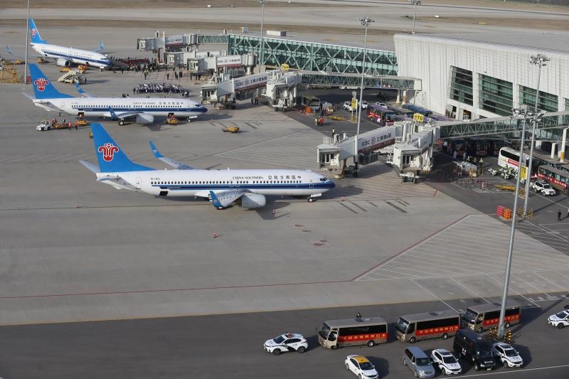 鄭州機(jī)場(chǎng)保障三架包機(jī) 迎接河南省支援湖北醫(yī)療隊(duì)白衣戰(zhàn)士返豫
