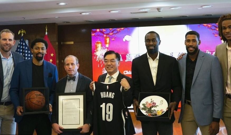 中國駐紐約總領事黃屏