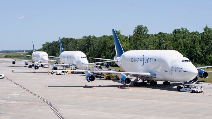 波音三架747“載夢者”飛機(jī)同框533049_ 波音三架747“載夢者”飛機(jī)同框