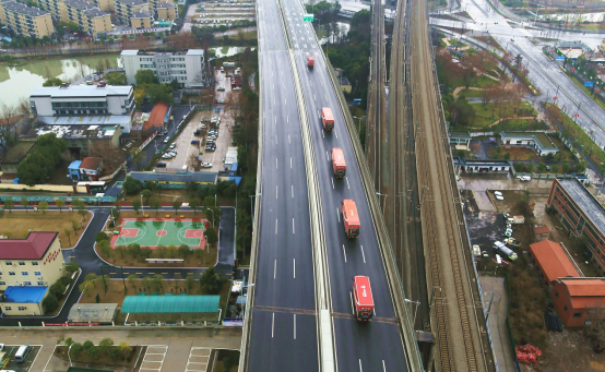  京東物流 以亞洲一號為代表的 智能物流倉群、以 無人科技為代表的最后一公里配送 能力均在 抗疫期間發(fā)揮了重要作用
-迪拜空運(yùn)