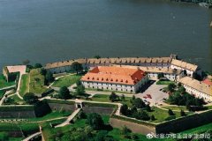 為中國游客介紹當?shù)氐穆糜钨Y源
-國際快遞報價