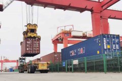 而航空公司國(guó)際航線(xiàn)班次大幅縮減或停航
-emc船公司