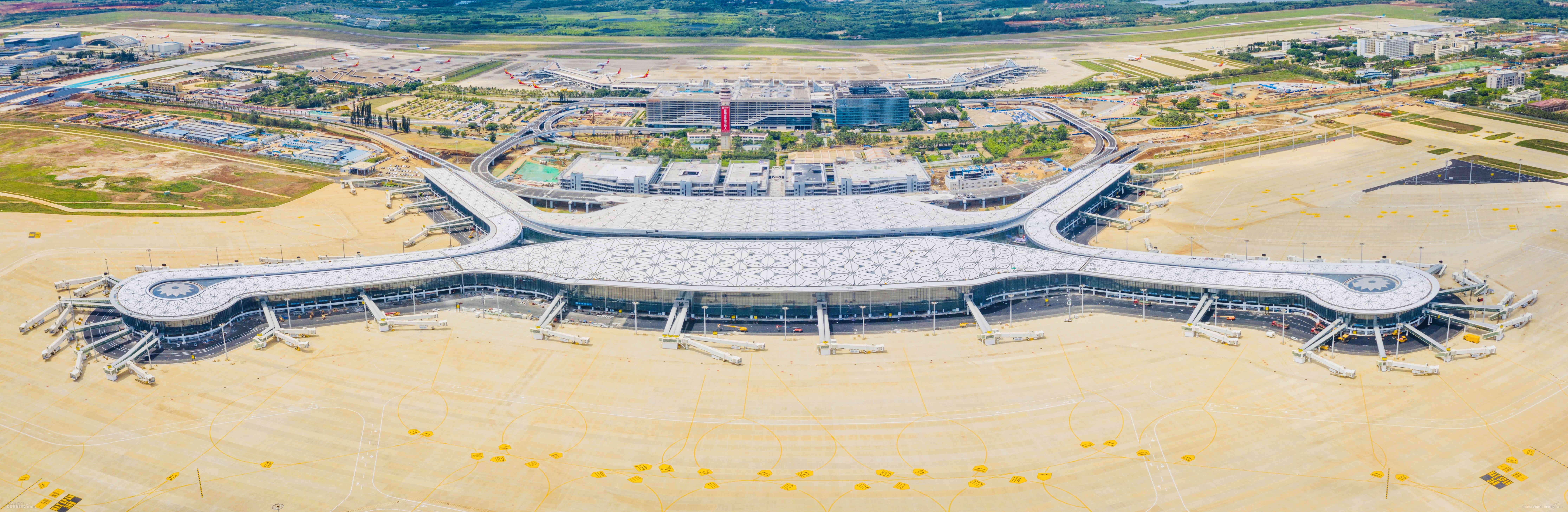 海南自貿港新門戶綻放在即！?？诿捞m機場二期擴建項目主體工程完工
