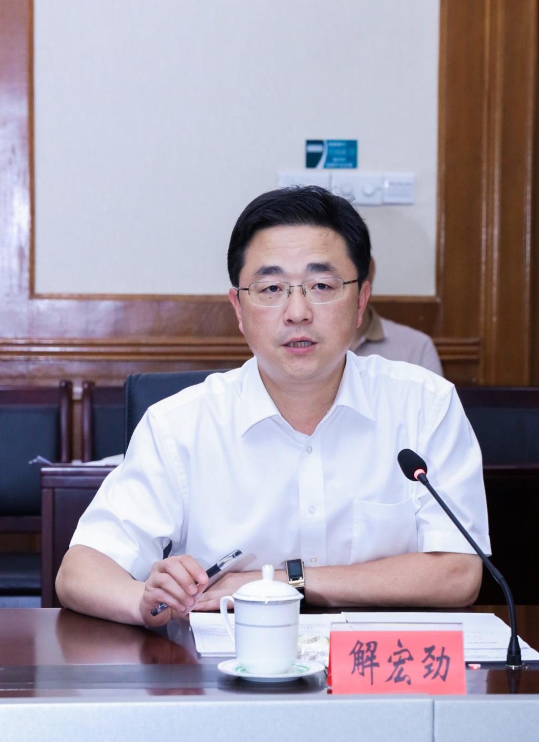 打造集合車、貨在線的以大件和大宗資源為主的網(wǎng)絡貨運平臺
-深圳出口
