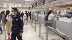 接受出境通關的隨身物品檢查；通關前
-香港空運