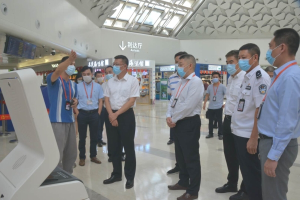 民航局公安局及地區(qū)治理局代表一行赴美蘭機(jī)場(chǎng)調(diào)研
