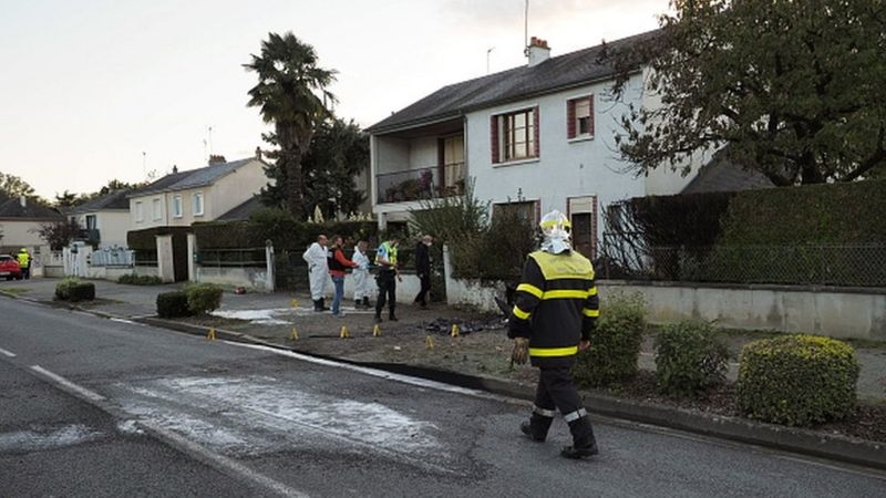 法國(guó)2架小型飛機(jī)相撞后墜進(jìn)居民區(qū) 已致5人死亡