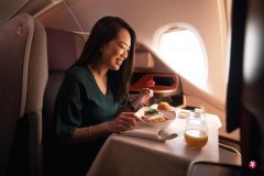 其中一項新計劃是為客戶提供在全球最大雙層客機A380享用午餐的體驗
-上海國際