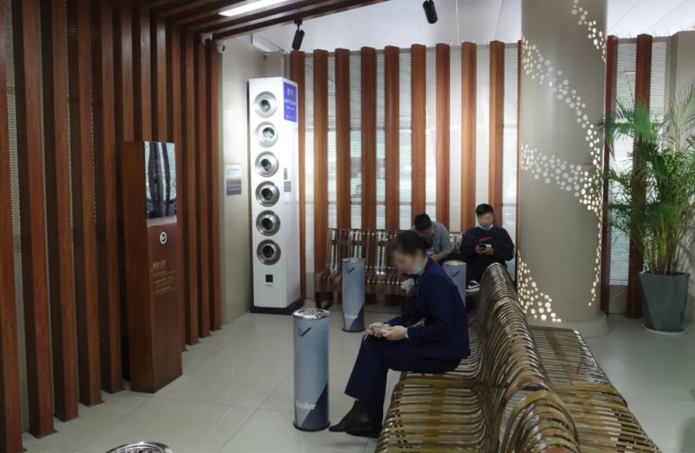 深圳寶安國際機(jī)場航站樓內(nèi)設(shè)有豪華吸煙區(qū)