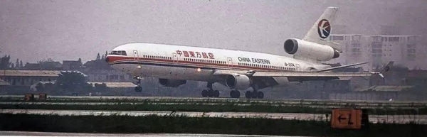 1999年?yáng)|航派出客機(jī)執(zhí)行浦東機(jī)場(chǎng)試飛任務(wù)