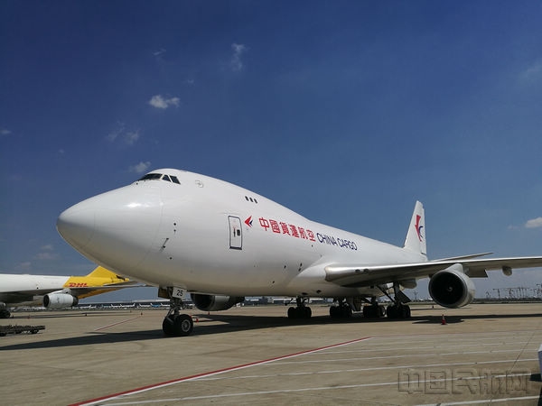 在浦東機(jī)場(chǎng)的東航物流全貨機(jī)