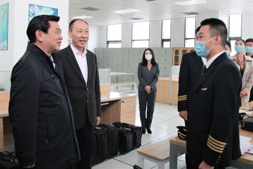 馮正霖走訪了值班室、員工之家與單位食堂
-拼箱和整柜