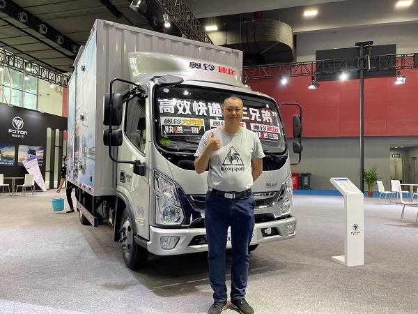 50萬公里只換過離合皮帶 奧鈴速運讓小梁變成了梁總