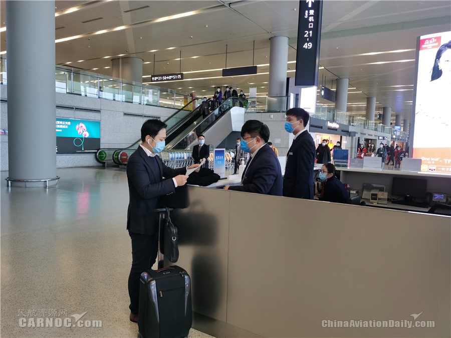 票務(wù)變更無需二次安檢 東航首個(gè)國內(nèi)候機(jī)大廳票務(wù)柜臺(tái)正式啟用
-上海FedEx