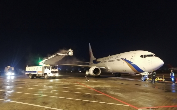黃山機(jī)場(chǎng)圓滿完成2021年首次航空器除冰保障