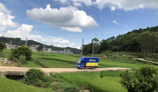  偶然上線的“馬背上的派件員” 德邦快遞伊犁新源縣營業(yè)部成立于2015年
-物流