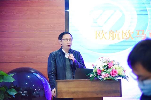 ” “歐航節(jié)油之星”王支立(第一排左一) 全方位優(yōu)化賽事 帶給用戶來超凡體驗 一場線上油耗PK賽賽出了用戶最真實的水平
-物流