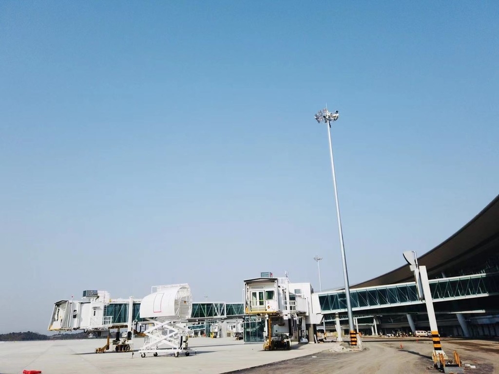 共建共享模式，讓機(jī)場(chǎng)的照明燈桿也成為通訊設(shè)備的掛載桿體