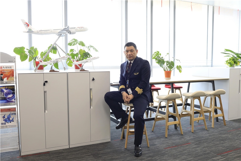 他們安全飛行小時數(shù)均在1萬小時以上
-國際空運