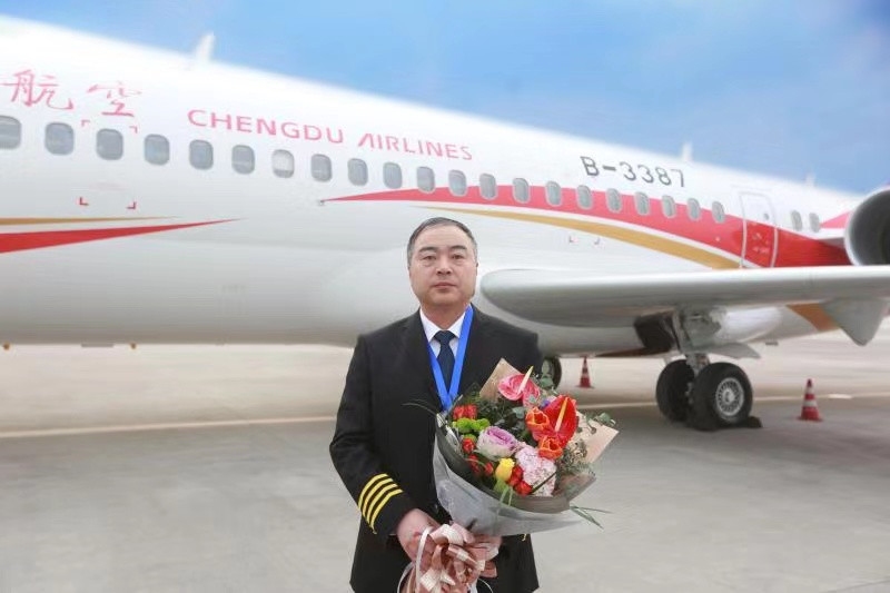他們安全飛行小時數(shù)均在1萬小時以上
-國際空運