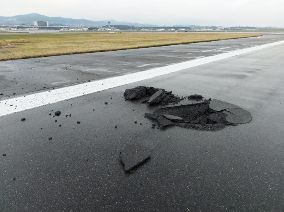 視頻：圣保羅國際機(jī)場跑道被閃電擊中 留下一個(gè)大洞