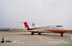  圖：慶祝儀式現(xiàn)場(chǎng) 本次用國產(chǎn)ARJ21飛機(jī)執(zhí)飛重慶-宜昌-威海航線的成都航空
-歐