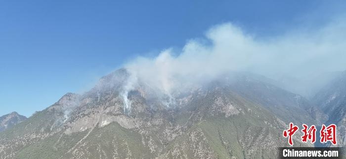 四川九龍縣森林火多難：初判為雷擊火 已調(diào)5架直升機支援
-廣州雙清包稅