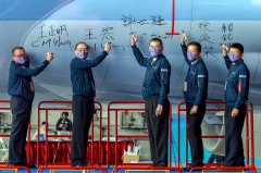 華航747光榮退役 “空中女王再見!”航迷不舍作別